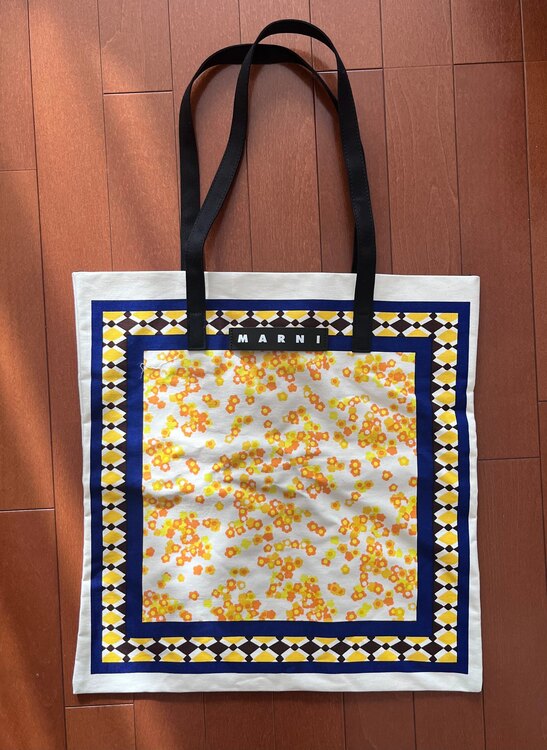 マルニ　バンダナトート　サンオレンジ（ブランド財布・小物）の商品画像 - 査定依頼日：2024年11月13日 - 最高査定価格：8,000円