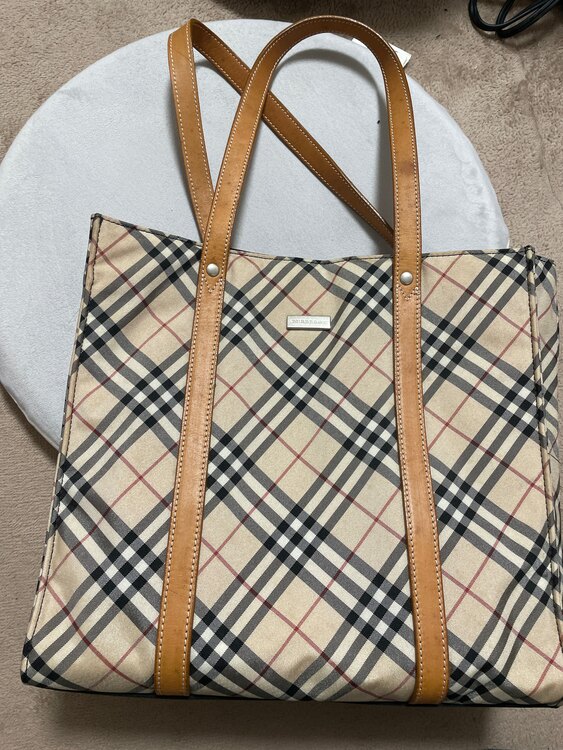 その他 バーバリー （ブランドバッグ）の商品画像 - 査定依頼日：2025年4月23日 - 最高査定価格：1,000円