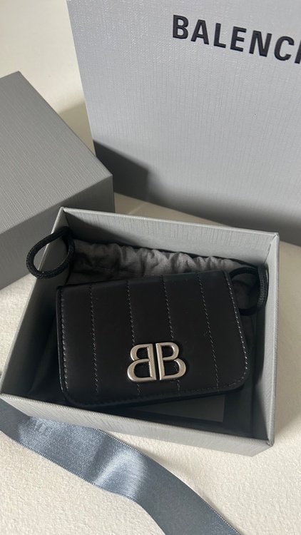 バレンシアガ  （ブランドバッグ）の商品画像 - 査定依頼日：2025年12月4日 - 最高査定価格：31,000円