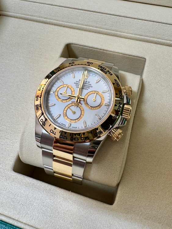 ロレックス デイトナ 12650（高級時計）の商品画像 - 査定依頼日：2025年6月6日 - 最高査定価格：3,700,000円