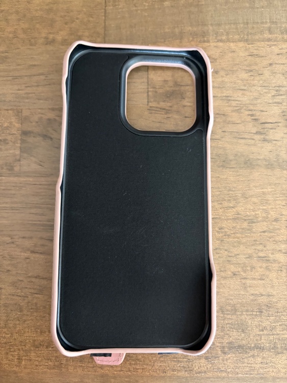 背面ベルト付き スマホケース ショルダー iPhone16 Pro カード収納　（スマホ）の商品画像 - 査定依頼日：2026年5月2日 - 最高査定価格：142,000円