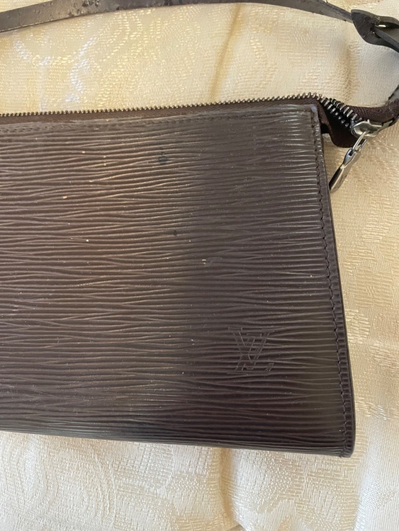 エピアクセサリーポーチ（ブランド財布・小物）の商品画像 - 査定依頼日：2025年11月16日 - 最高査定価格：17,000円