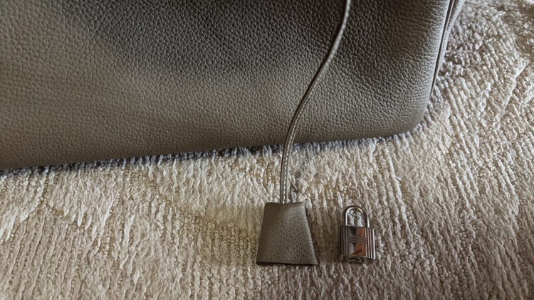 エルメス ヴィクトリア （ブランドバッグ）の商品画像 - 査定依頼日：2025年8月16日 - 最高査定価格：500,000円