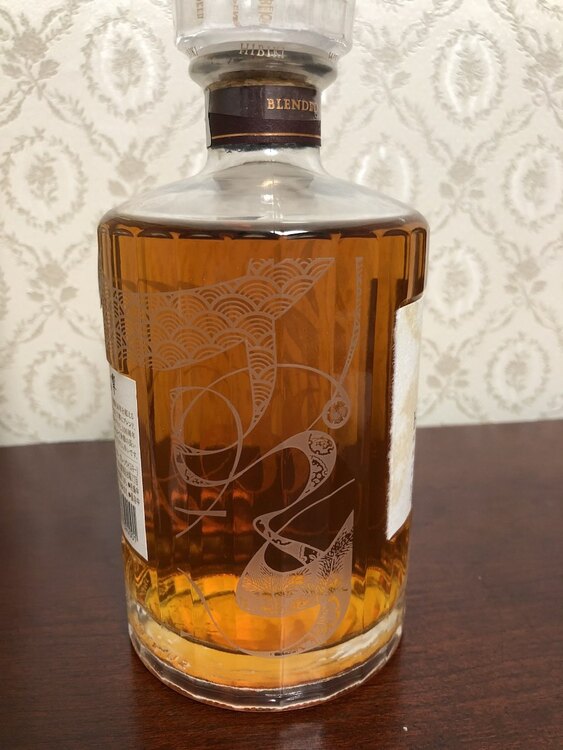 サントリー響100周年ボトル（お酒）の商品画像 - 査定依頼日：2025年1月28日 - 最高査定価格：67,000円