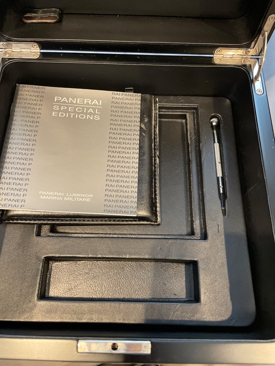パネライ その他 PAM0021（高級時計）の商品画像 - 査定依頼日：2025年10月5日 - 最高査定価格：1,500,000円
