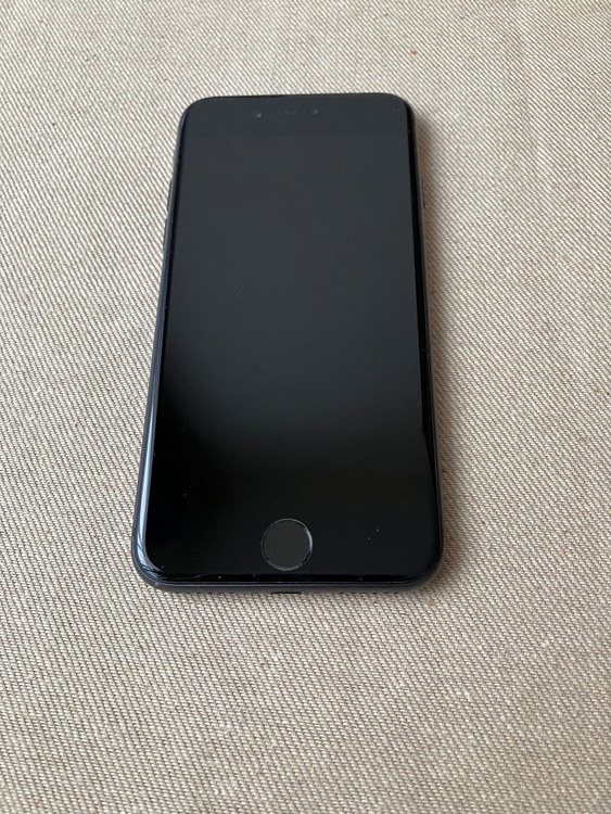 iPhone iPhone8 64GB docomo（スマホ）の商品画像 - 査定依頼日：2026年6月7日 - 最高査定価格：3,500円