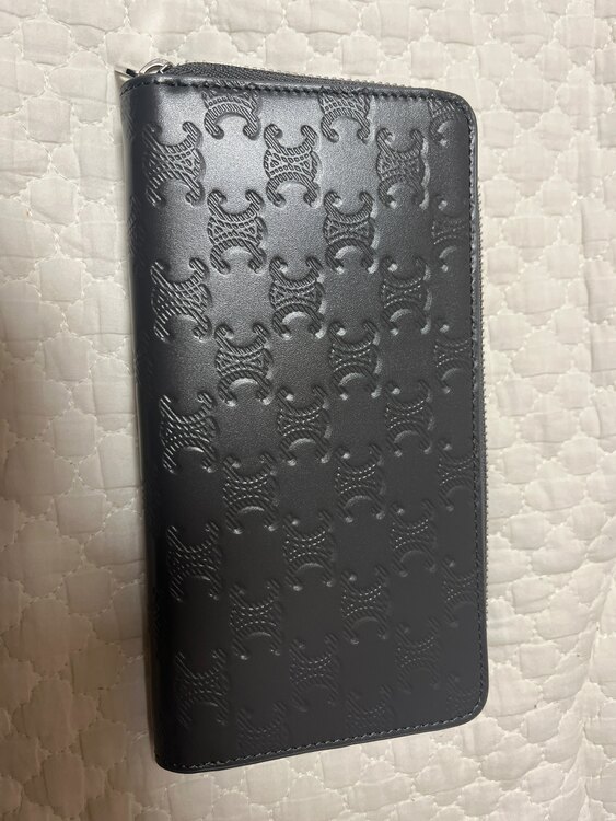 ラージ ジップウォレット / トリオンフ エンボス加工入りカーフスキン（ブランド財布・小物）の商品画像 - 査定依頼日：2025年1月7日