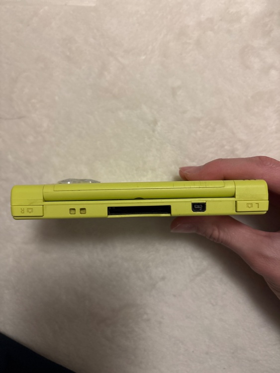 ニンテンドーDSi ライムグリーン TWL-001（JPN）（ゲーム機本体・ゲームソフト）の商品画像 - 査定依頼日：2026年10月2日 - 最高査定価格：2,000円