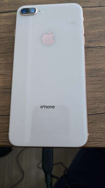 iphone 8 plus（スマホ）の商品画像 - 査定依頼日：2025年6月1日 - 最高査定価格：8,000円