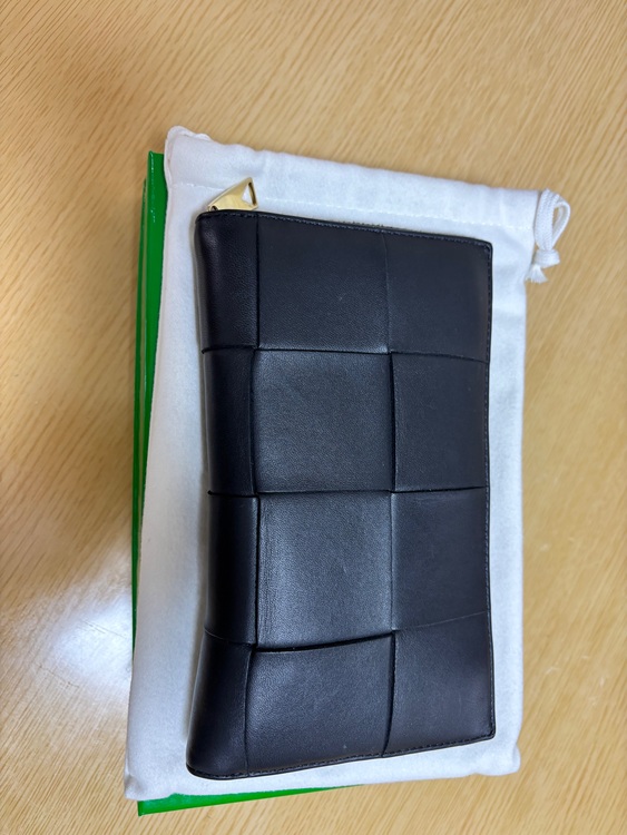 BOTTEGA VENETA イントレチャート ナッパ ジップウォレット ラウン（ブランド財布・小物）の商品画像 - 査定依頼日：2025年11月11日 - 最高査定価格：100,000円