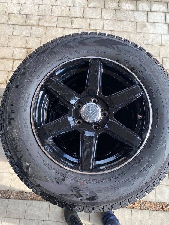 リフトアップしたヤリスクロスで使用のアルミ+スタッドレスタイヤ（カー用品）の商品画像 - 査定依頼日：2026年2月14日 - 最高査定価格：10,000円