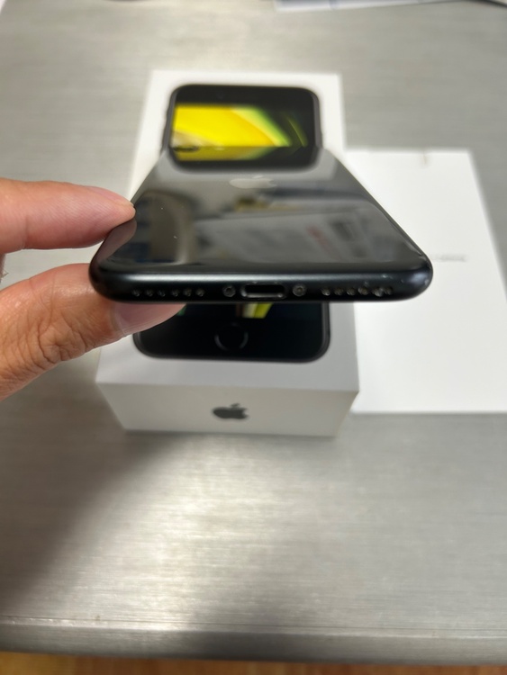 iPhone iPhone SE (第 2 世代) 128GB SIMフリー（スマホ）の商品画像 - 査定依頼日：2026年6月27日 - 最高査定価格：9,000円