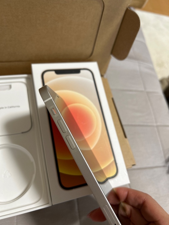 iPhone 12 64GB SIMフリー（スマホ）の商品画像 - 査定依頼日：2026年3月13日 - 最高査定価格：24,000円