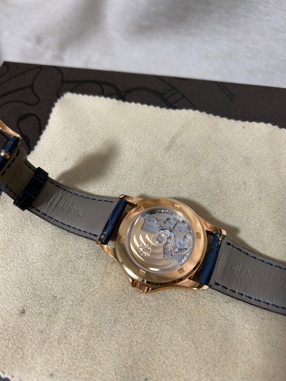 パテックフィリップ カラトラバ 5127J-00（高級時計）の商品画像 - 査定依頼日：2025年12月1日 - 最高査定価格：3,000,000円