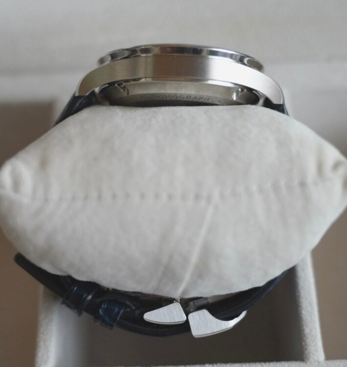 IWC ポルトギーゼ IW37160（高級時計）の商品画像 - 査定依頼日：2025年3月30日 - 最高査定価格：800,000円