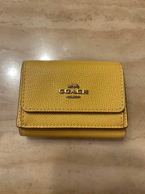coach 財布（古着・ファッション）の商品画像 - 査定依頼日：2025年9月18日 - 最高査定価格：2,000円