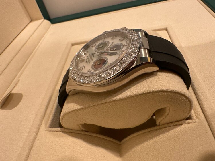 ロレックス デイトナ 126589rbq（高級時計）の商品画像 - 査定依頼日：2025年2月5日 - 最高査定価格：11,200,000円