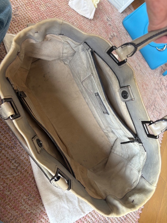 プラダ  （ブランドバッグ）の商品画像 - 査定依頼日：2025年12月23日 - 最高査定価格：40,000円