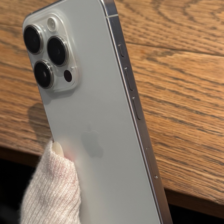 iPhone iPhone 15 Pro 256GB au（スマホ）の商品画像 - 査定依頼日：2026年10月3日 - 最高査定価格：92,000円