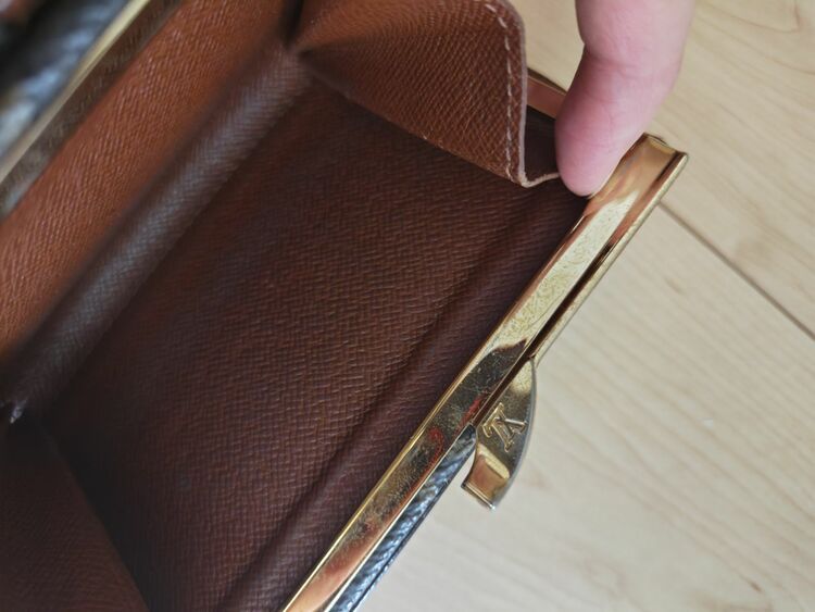 モノグラム2つ折り財布（ブランド財布・小物）の商品画像 - 査定依頼日：2025年8月28日 - 最高査定価格：10,000円