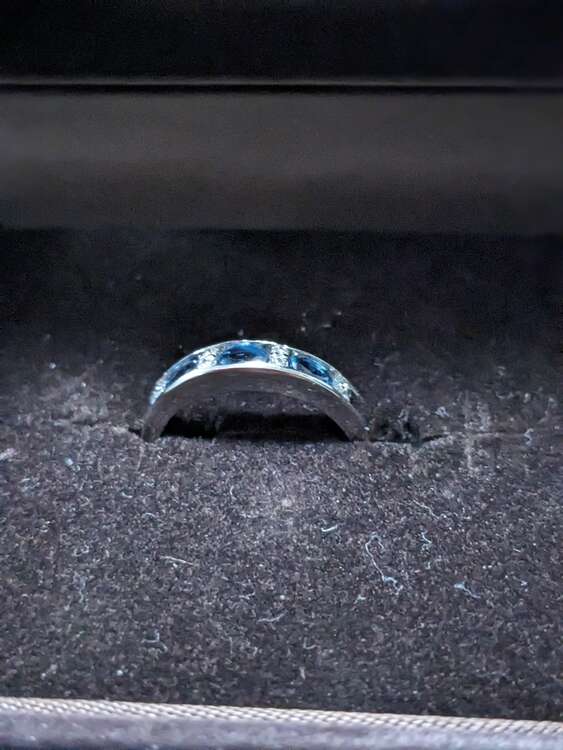 アレキサンドライトリング（金・貴金属）の商品画像 - 査定依頼日：2025年3月1日 - 最高査定価格：30,000円