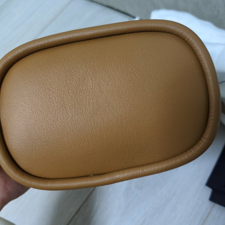 PRADA プラダ Re-Edition 1978 バケットバッグ レザー（ブランドバッグ）の商品画像 - 査定依頼日：2026年2月18日 - 最高査定価格：180,000円