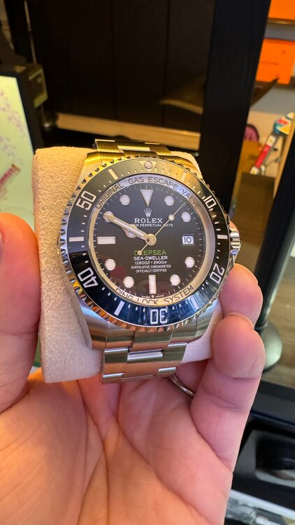 ロレックス シードゥエラー 136600 D（高級時計）の商品画像 - 査定依頼日：2025年5月10日 - 最高査定価格：2,050,000円