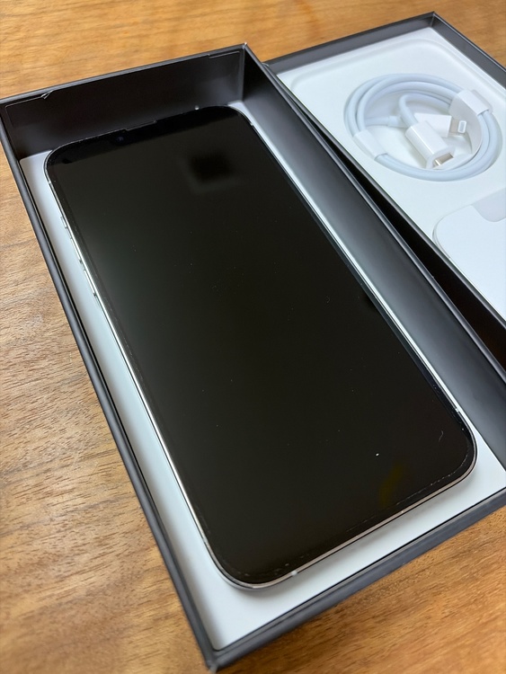 iPhone iPhone 13 Pro Max 256GB SIMフリー（スマホ）の商品画像 - 査定依頼日：2026年7月4日 - 最高査定価格：62,000円