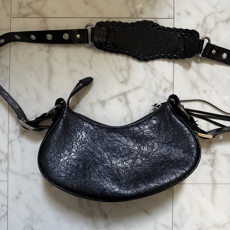 バレンシアガ  （ブランドバッグ）の商品画像 - 査定依頼日：2025年12月16日 - 最高査定価格：65,000円