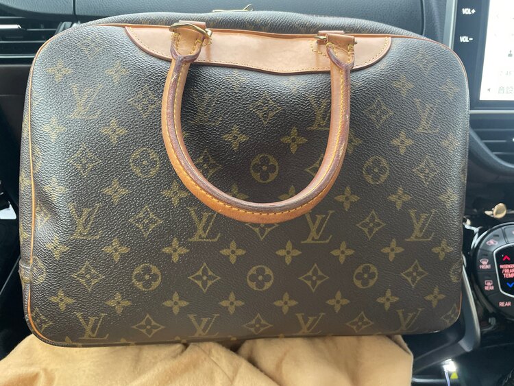 ドーヴィール（ブランドバッグ）の商品画像 - 査定依頼日：2024年12月29日 - 最高査定価格：35,000円