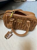 ミュウミュウ  （ブランドバッグ）の商品画像 - 査定依頼日：2025年2月1日 - 最高査定価格：330,000円