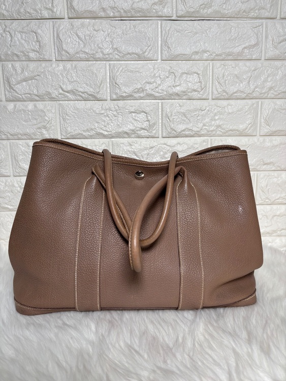 エルメス  ガーデンパーティ PM 刻印□O ネゴンダ レザー エトゥープ （ブランドバッグ）の商品画像 - 査定依頼日：2025年10月30日