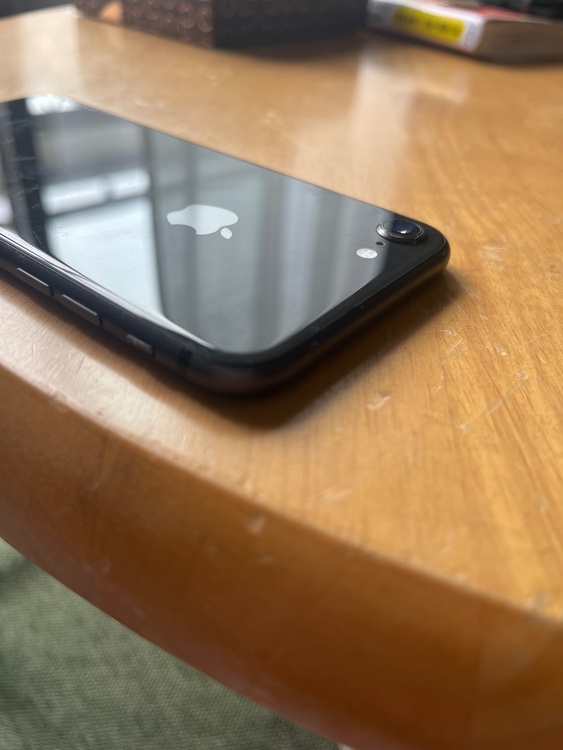 iPhone8 64GB docomo（スマホ）の商品画像 - 査定依頼日：2026年4月5日 - 最高査定価格：2,000円