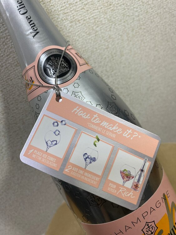 ヴーヴ・クリコリッチロゼ（お酒）の商品画像 - 査定依頼日：2025年5月4日