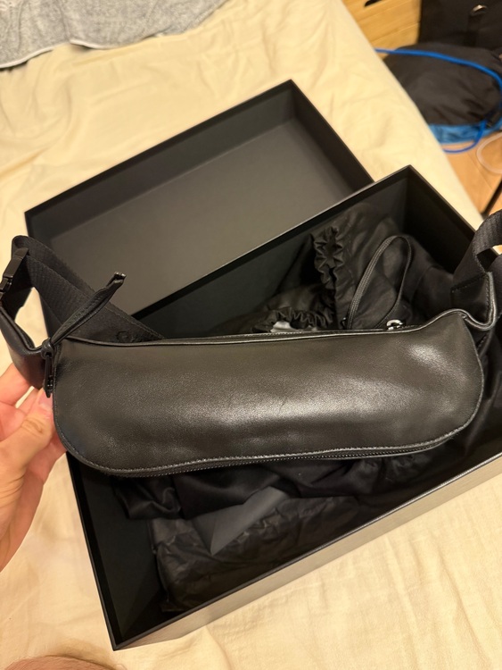 イブサンローラン  （ブランドバッグ）の商品画像 - 査定依頼日：2025年9月4日 - 最高査定価格：40,000円