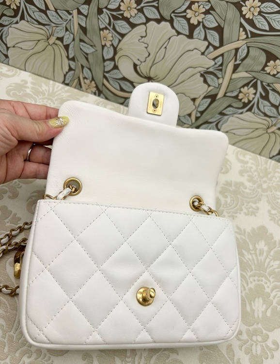 CHANEL ハートチャーム ミニマトラッセ ホワイト（ブランドバッグ）の商品画像 - 査定依頼日：2026年5月29日 - 最高査定価格：260,000円