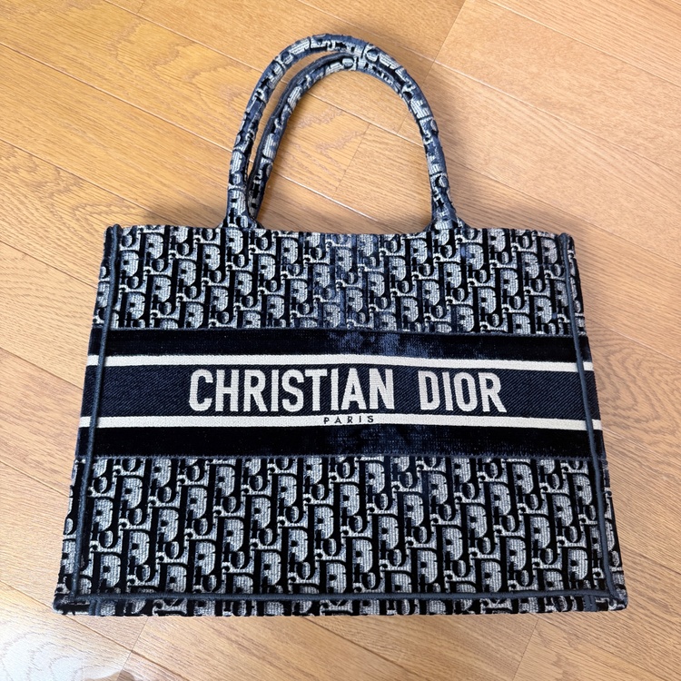 Christian Dior ディオール ブックトート オブリーク ブラック トートバッグ（ブランドバッグ）の商品画像 - 査定依頼日：2026年9月21日 - 最高査定価格：150,000円