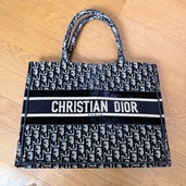 Christian Dior ディオール ブックトート オブリーク ブラック トートバッグ（ブランドバッグ）の商品画像 - 査定依頼日：2026年9月21日 - 最高査定価格：150,000円