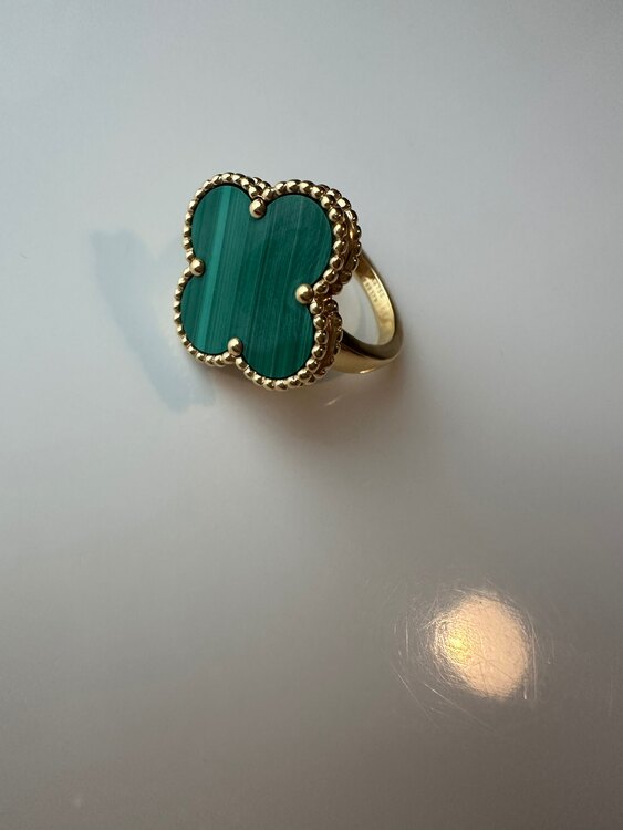 ヴァンクリーフ　マジックアルハンブラ　マラカイト　指輪（金・貴金属）の商品画像 - 査定依頼日：2025年5月9日 - 最高査定価格：450,000円