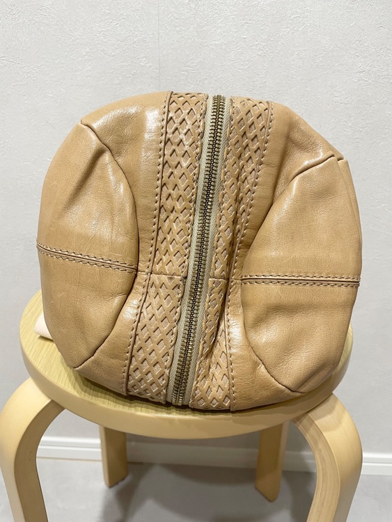 ジミーチュウ  （ブランドバッグ）の商品画像 - 査定依頼日：2025年8月16日 - 最高査定価格：5,000円