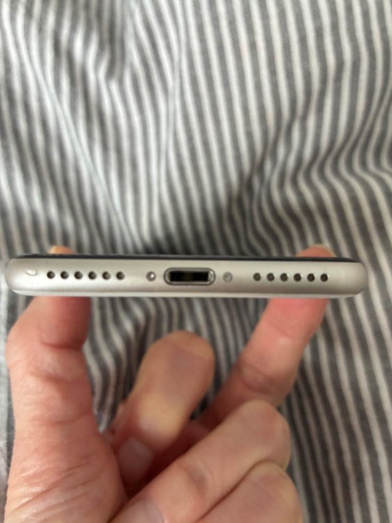 iPhone SE (第 3 世代) 64GB Softbank（スマホ）の商品画像 - 査定依頼日：2026年3月14日 - 最高査定価格：20,000円