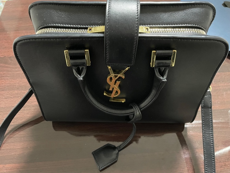 イブサンローラン  （ブランドバッグ）の商品画像 - 査定依頼日：2025年12月25日 - 最高査定価格：65,000円