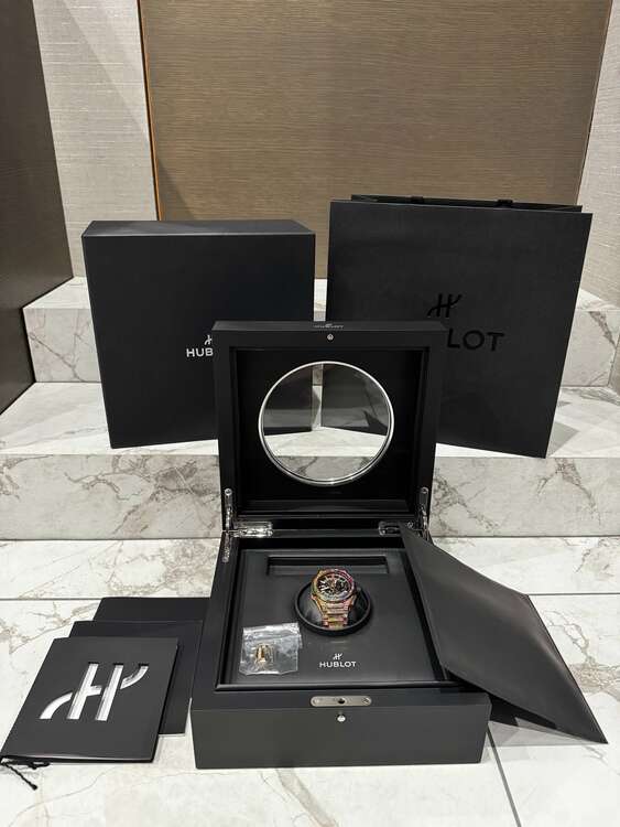 ウブロ ビックバン 451．OX.1180.OX.3999（高級時計）の商品画像 - 査定依頼日：2025年4月22日 - 最高査定価格：8,000,000円