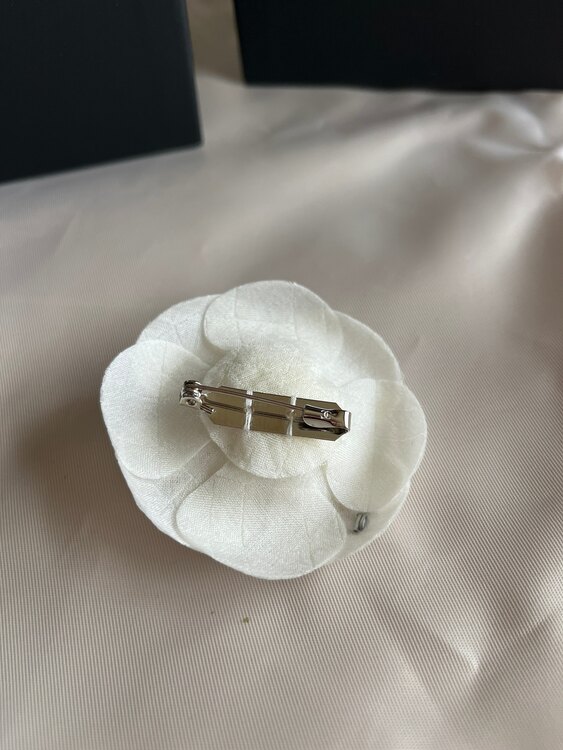 コサージュ（古着・ファッション）の商品画像 - 査定依頼日：2025年2月22日 - 最高査定価格：60,000円