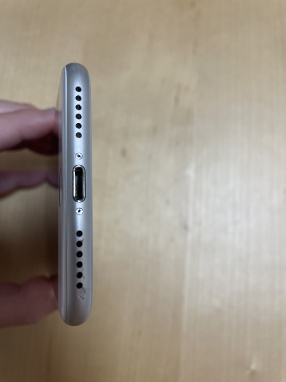 シルバー（スマホ）の商品画像 - 査定依頼日：2021年3月15日 - 最高査定価格：8,800円