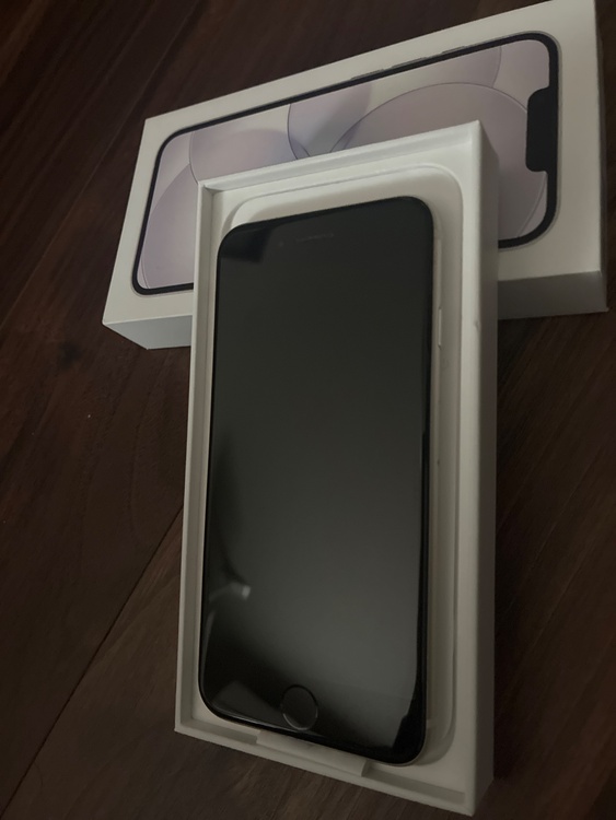 iPhoneSE3（スマホ）の商品画像 - 査定依頼日：2026年3月20日 - 最高査定価格：18,000円