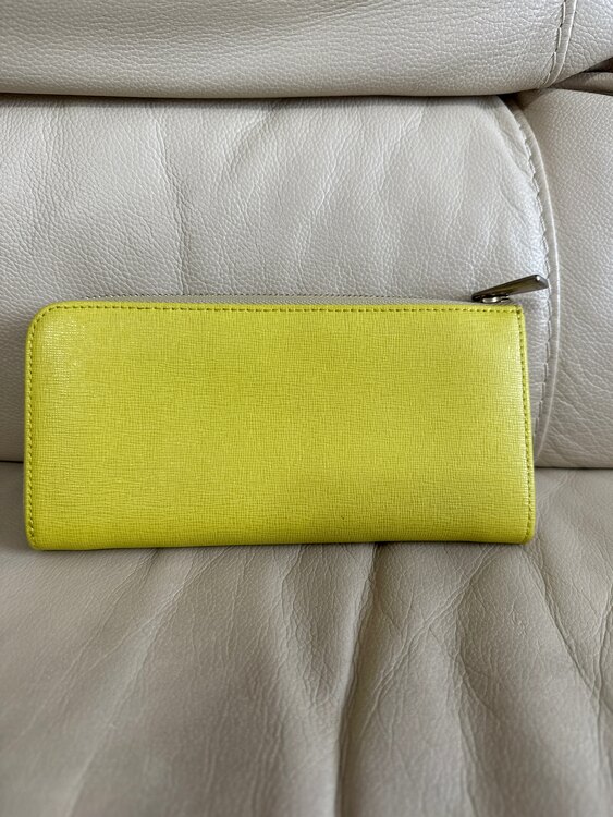 長財布（ブランド財布・小物）の商品画像 - 査定依頼日：2025年4月12日 - 最高査定価格：1,000円