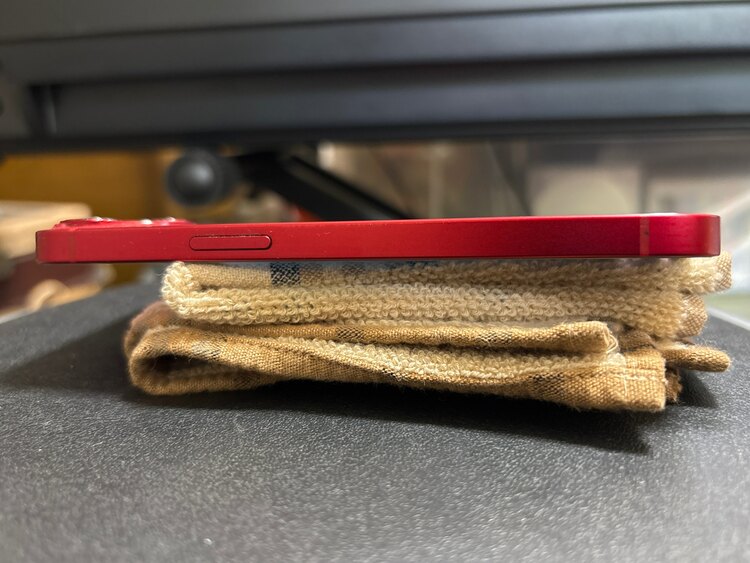 iPhone 13 128GB レッド（スマホ）の商品画像 - 査定依頼日：2025年5月4日 - 最高査定価格：32,000円