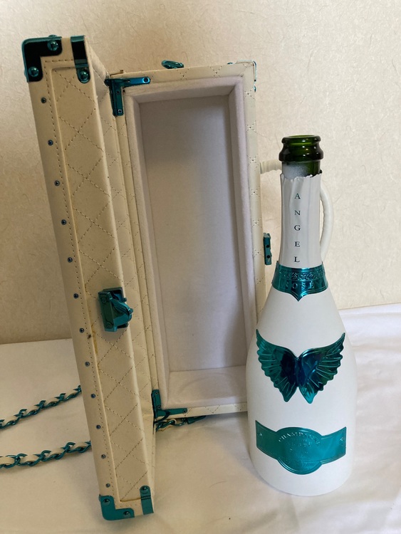 エンジェルシャンパン（お酒）の商品画像 - 査定依頼日：2025年11月6日 - 最高査定価格：1,500円