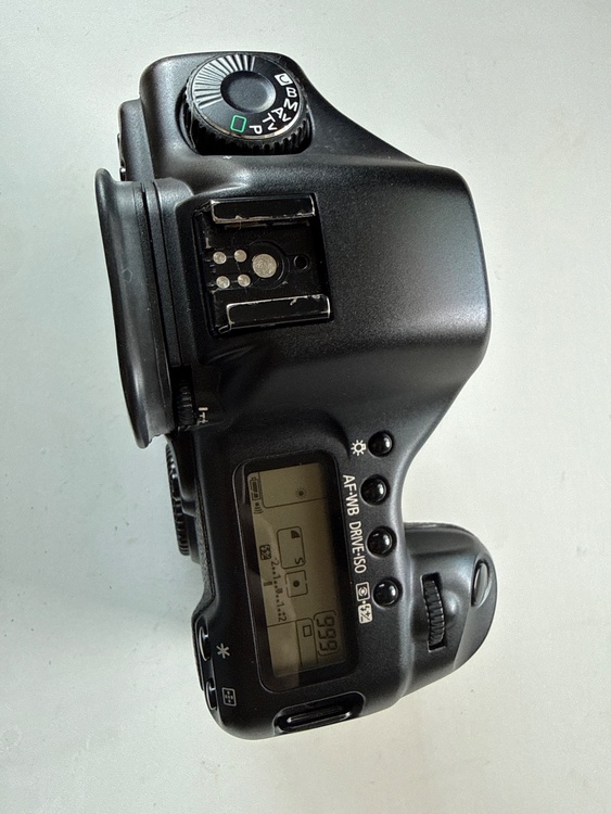 Eos5D（カメラ）の商品画像 - 査定依頼日：2026年5月29日 - 最高査定価格：11,100円